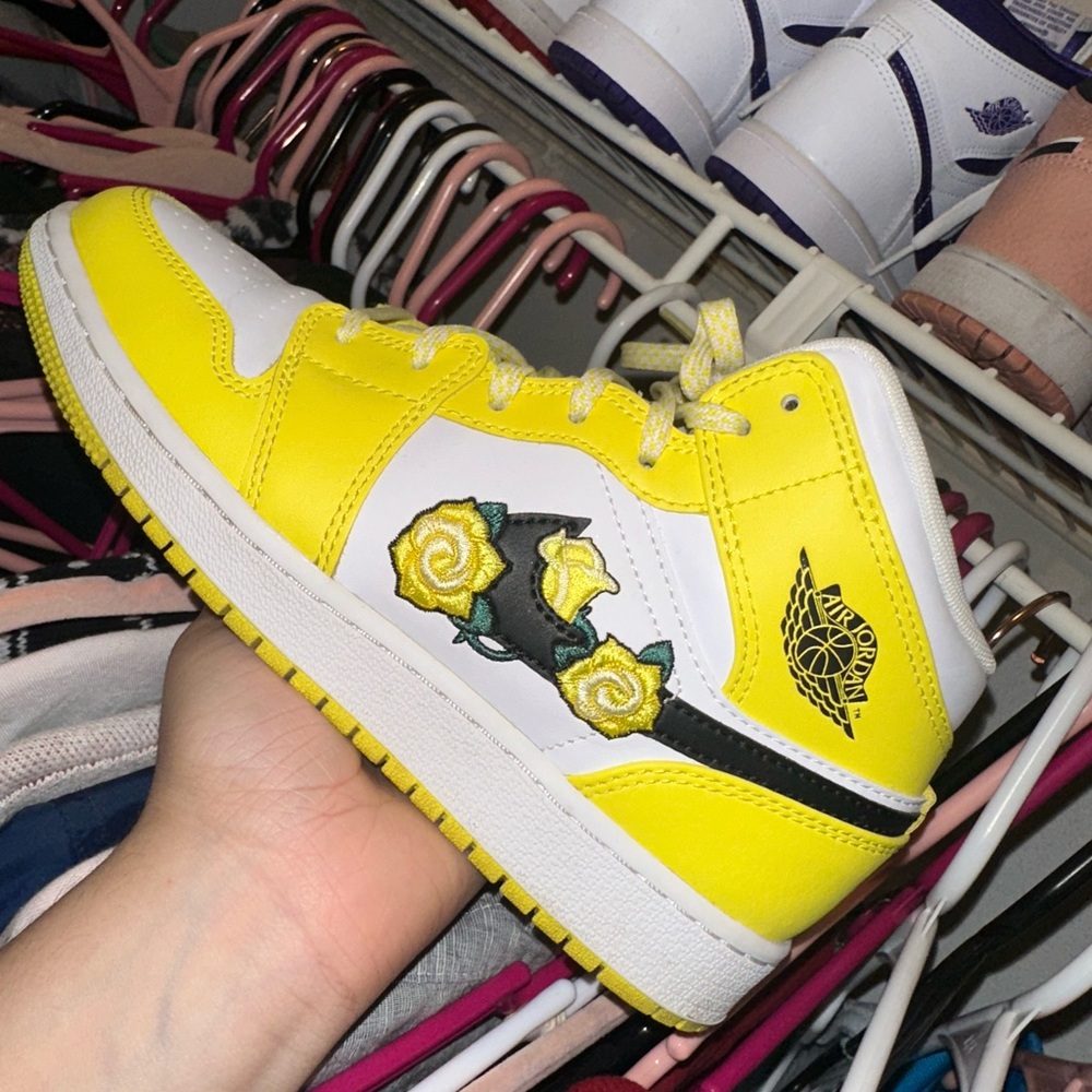 Jordan 1 mid size 3y